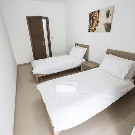 Spacious 2 Bedroom * Cospicua