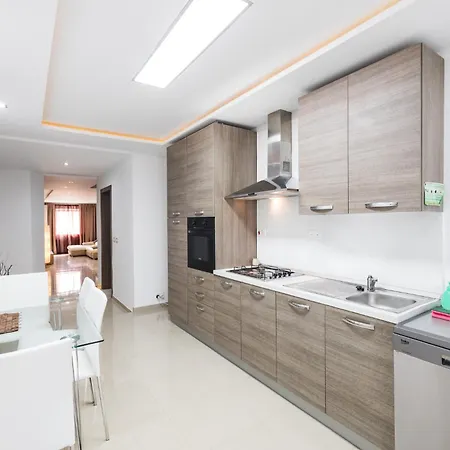 Апартаменты Spacious 2 Bedroom