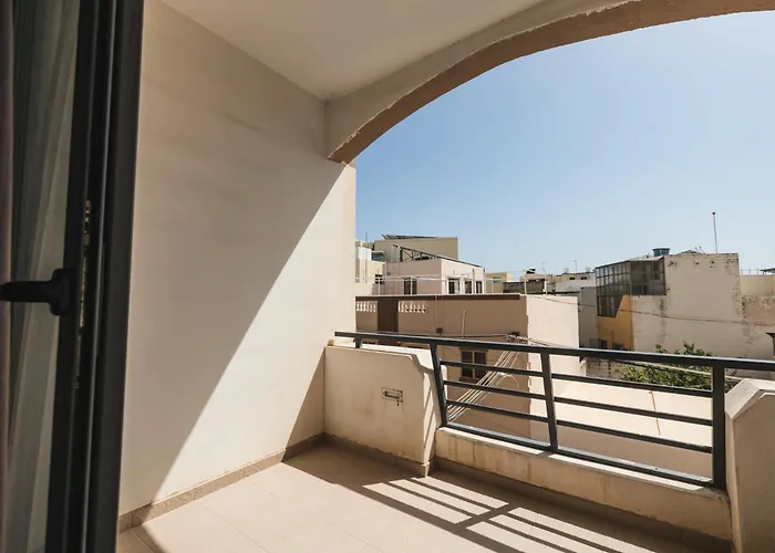 Spacious 2 Bedroom Appartamento Cospicua