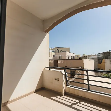 Spacious 2 Bedroom Appartement Cospicua