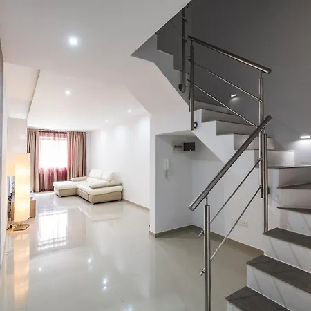 Spacious 2 Bedroom * Cospicua