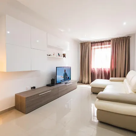 Spacious 2 Bedroom Cospicua