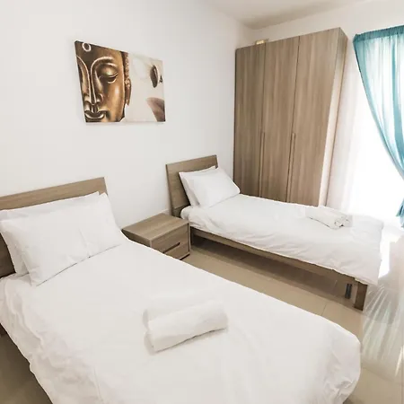 Apartment Spacious 2 Bedroom *
