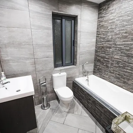 Spacious 2 Bedroom Cospicua