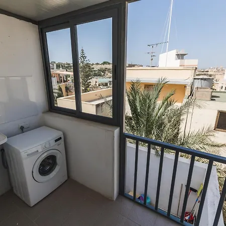 Spacious 2 Bedroom Appartement *