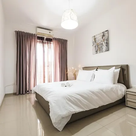 Apartment Spacious 2 Bedroom *
