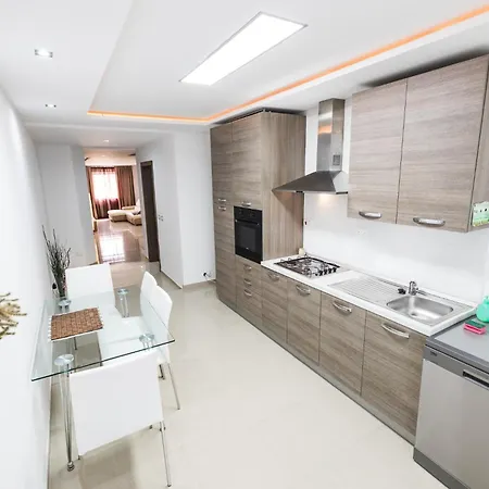 Spacious 2 Bedroom Appartement Cospicua