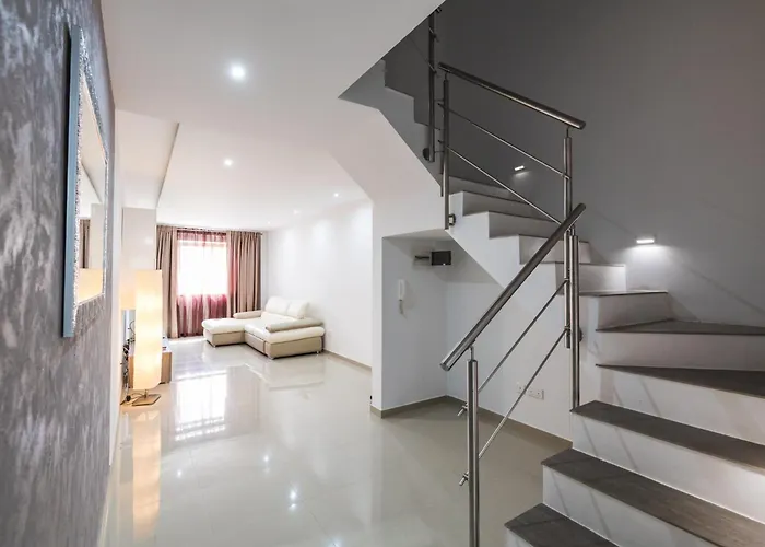 Spacious 2 Bedroom * Cospicua