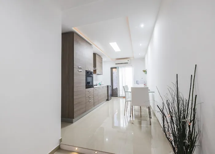Spacious 2 Bedroom Apartament