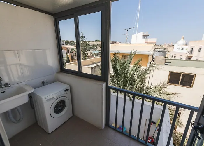 Spacious 2 Bedroom Appartement *